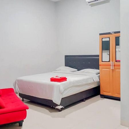 Mahkota Residence Mitra Reddoorz 카라왕 외부 사진