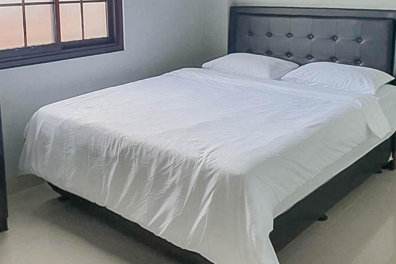 Mahkota Residence Mitra Reddoorz 카라왕 외부 사진