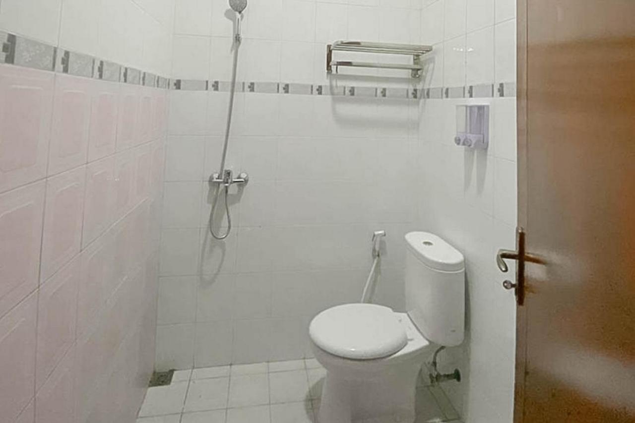 Mahkota Residence Mitra Reddoorz 카라왕 외부 사진