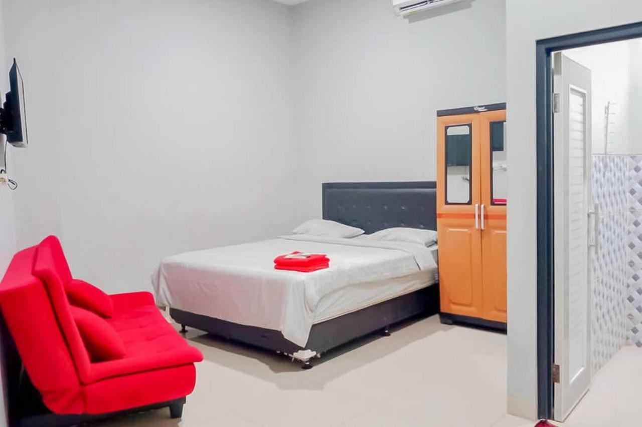 Mahkota Residence Mitra Reddoorz 카라왕 외부 사진